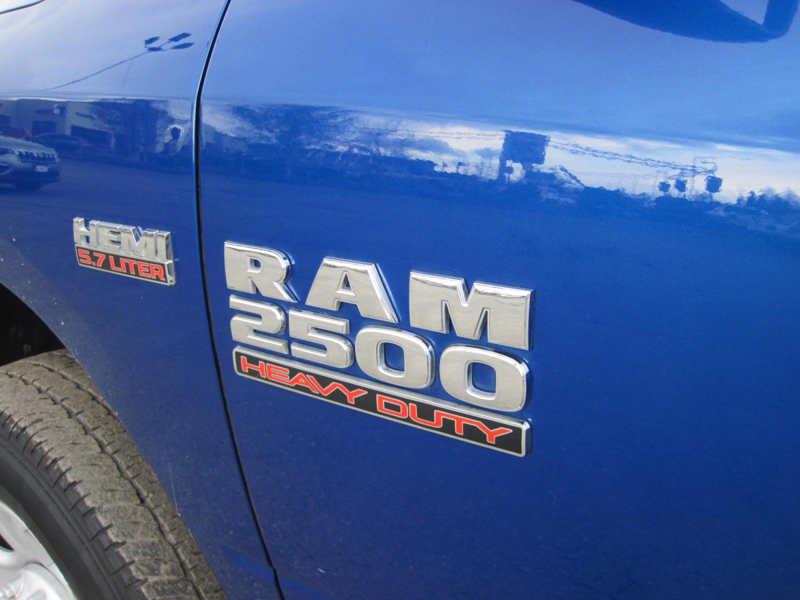 2014 blue /gray RAM 2500 Tradesman Crew Cab 4WD (3C6TR5HT1EG) with an 5.7L V8 OHV 16V engine, automatic transmission, located at 9530 Old Seward Highway, Anchorage, AK, 99515, (907) 349-3343, 61.134140, -149.865570 - Low miles on the Ram 2500 come take a test drive - Photo #8